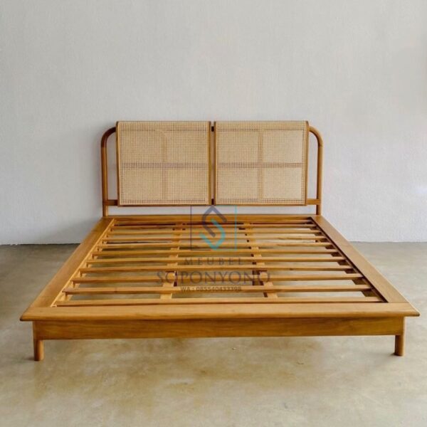 Tempat Tidur Kayu Jati Kombinasi Rotan