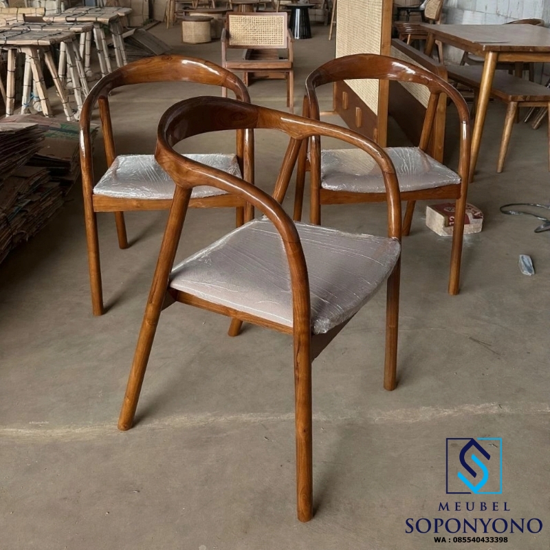 Kursi Cafe Selly Lengkung Kayu Jati Solid Kursi Cafe Selly Lengkung Kayu Jati Solid